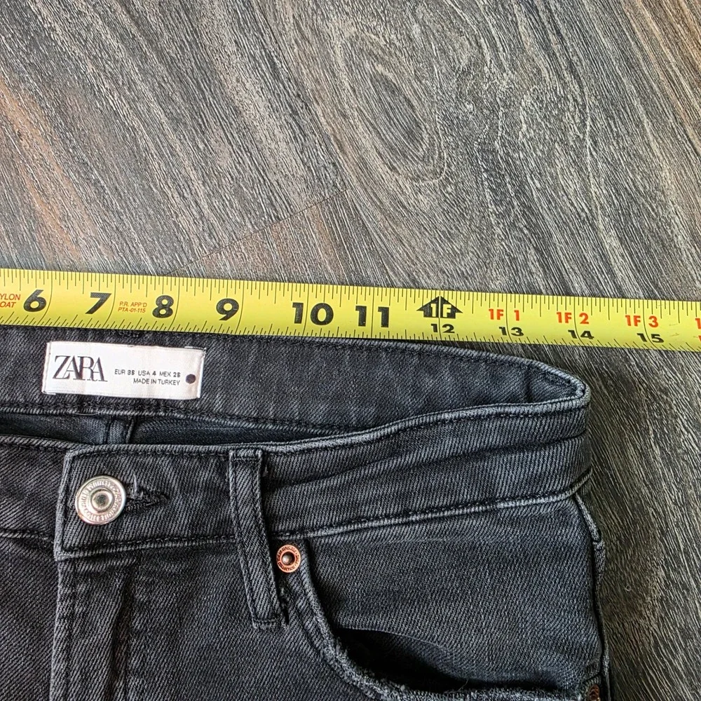 ZARA HW Slim Black Denim Straight Leg Cropped Raw Hem Jeans Women's Size 4‎